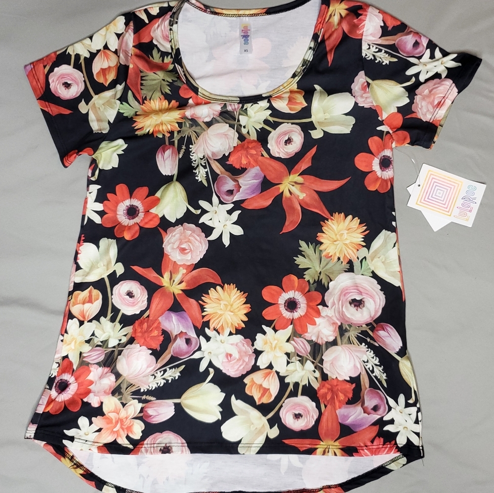 XS Lularoe Classic T